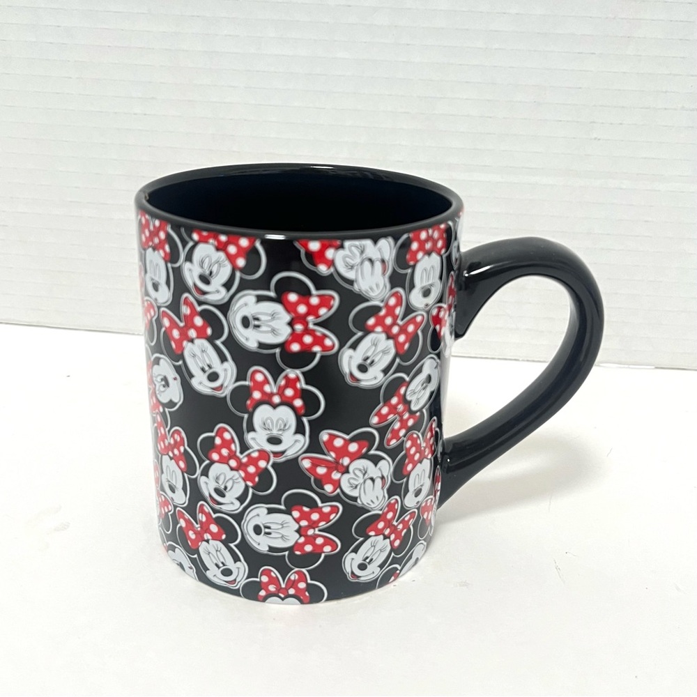 Disney 14 Oz Minnie Mouse Faces Coffee Mug.